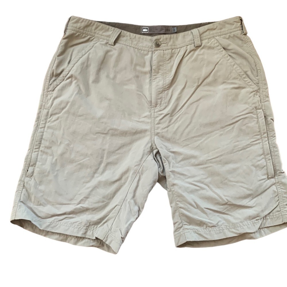 REI Khaki Outdoor SPF 50 Hiking Shorts Size 38‎